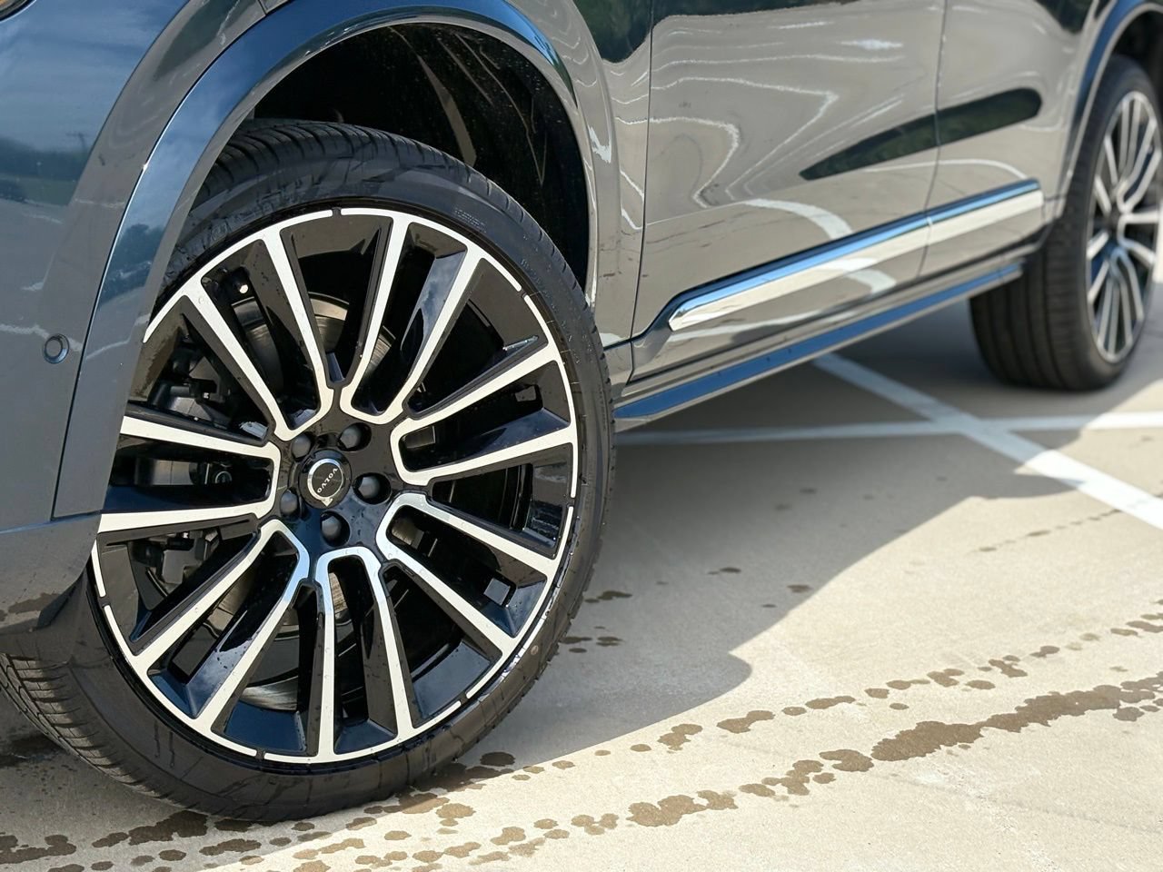 New 2026 Volvo XC90 B6 Plus w/ Protection Package Premier AWD/4WD image 10