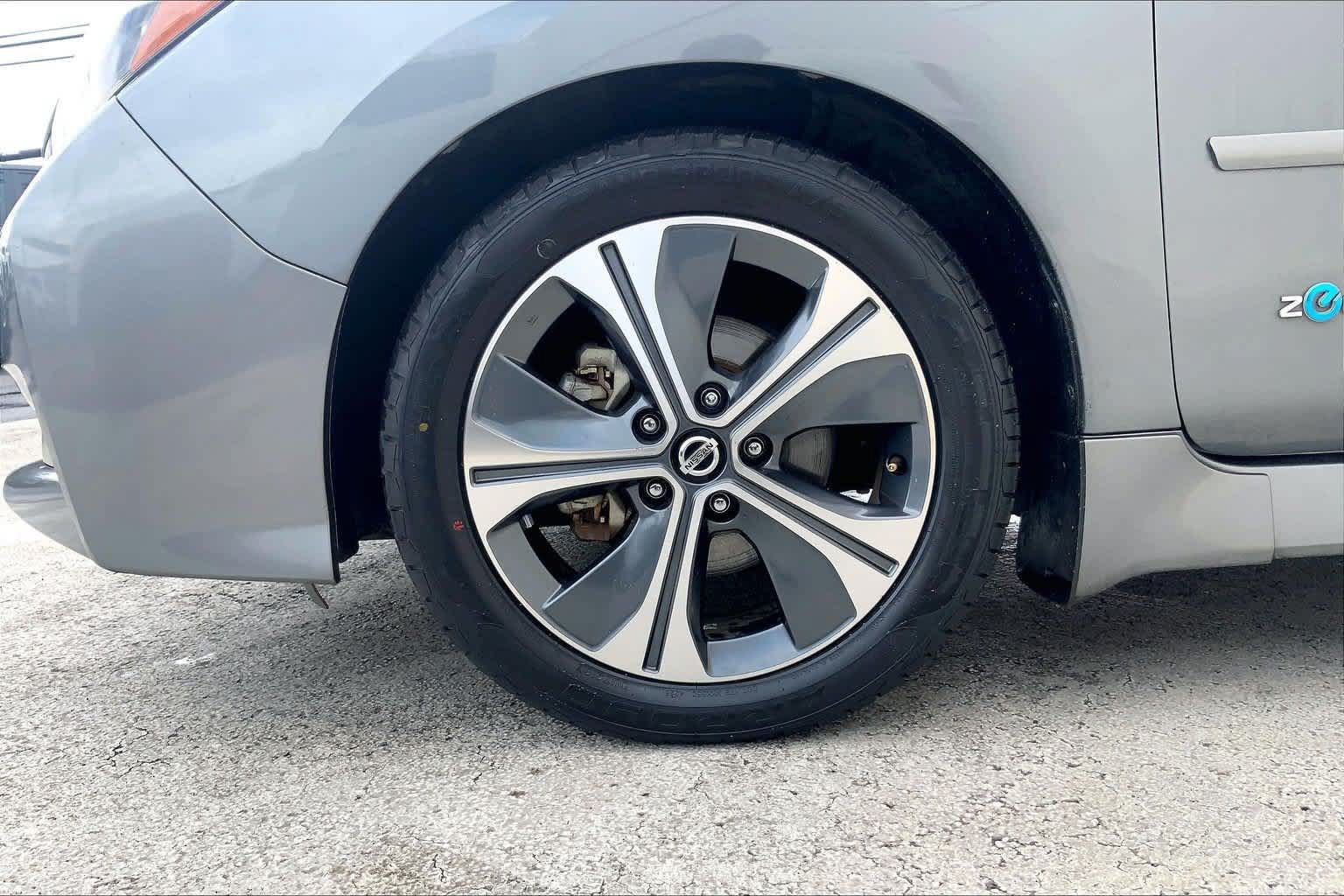 Used 2018 Nissan Leaf SL w/ SL Technology Package FWD image 8
