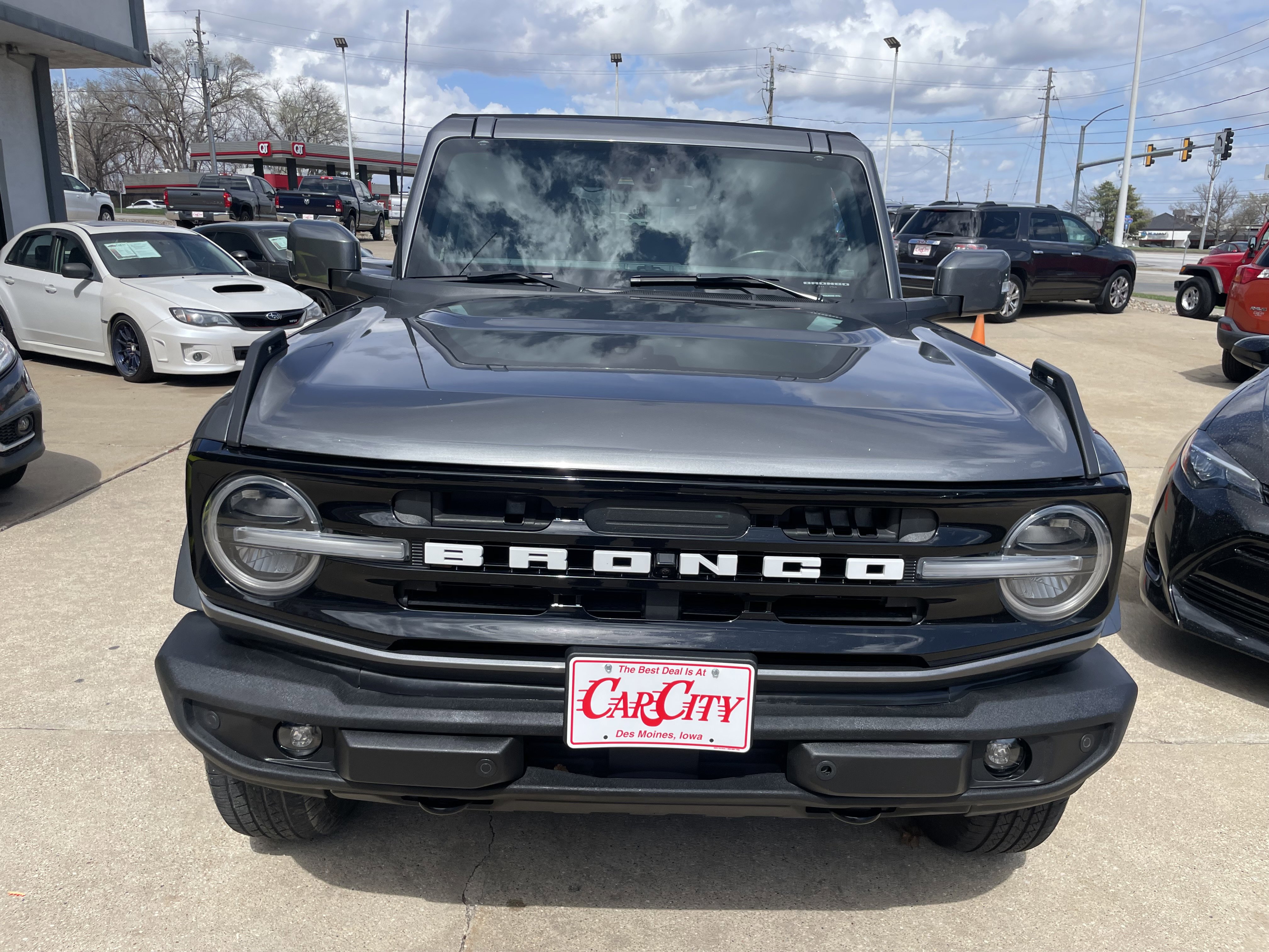 Used 2022 Ford Bronco Outer Banks image 2