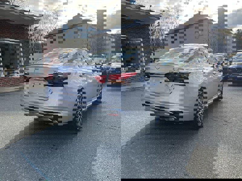 Used 2023 Nissan Altima 2.5 SV image 5