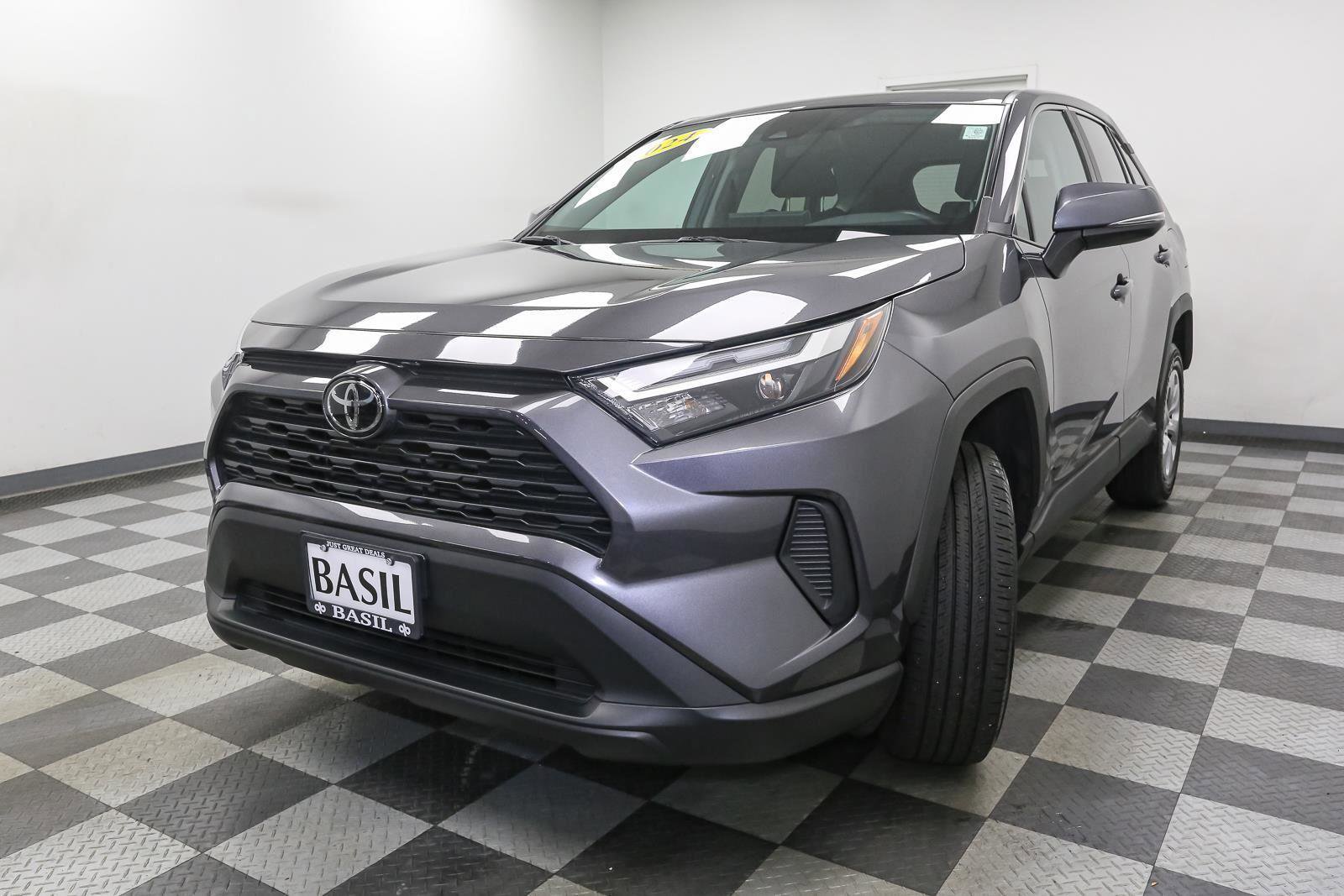 Used 2024 Toyota RAV4 LE AWD/4WD image 4