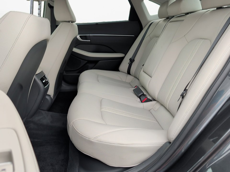 Certified 2025 Hyundai Sonata Limited FWD image 13