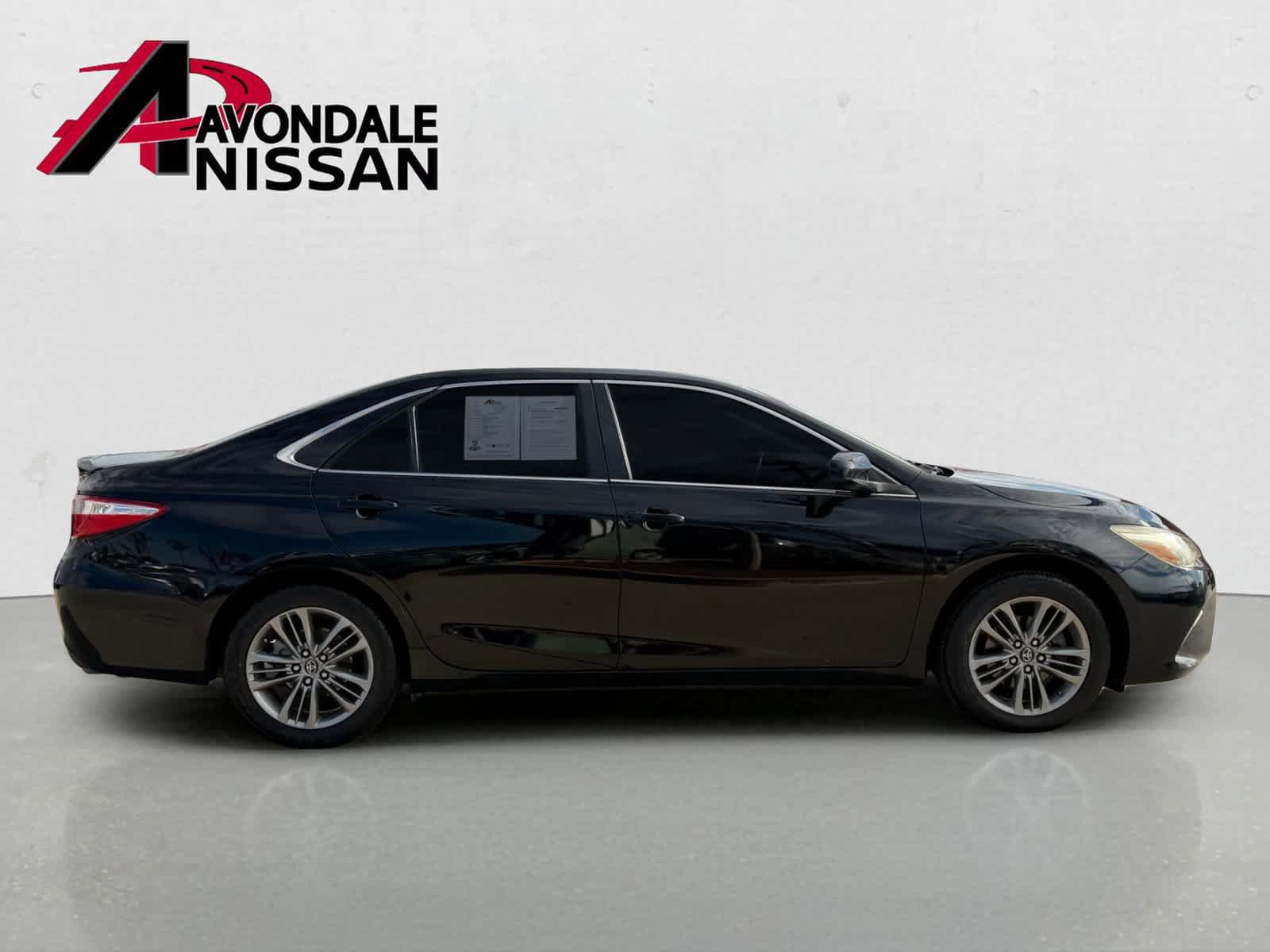 Used 2017 Toyota Camry SE w/ Moonroof Package FWD image 7