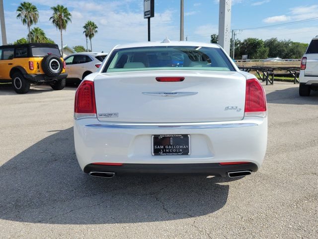 Used 2015 Chrysler 300 C RWD image 5
