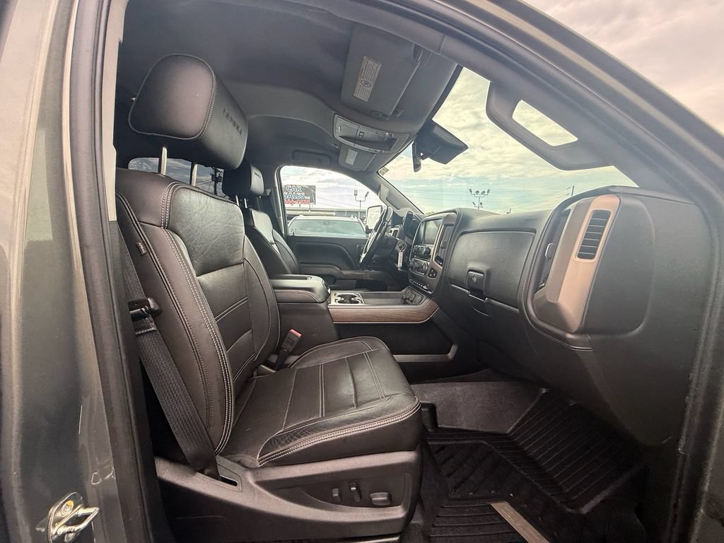 Used 2018 GMC Sierra 2500 Denali w/ Duramax Plus Package AWD/4WD image 23