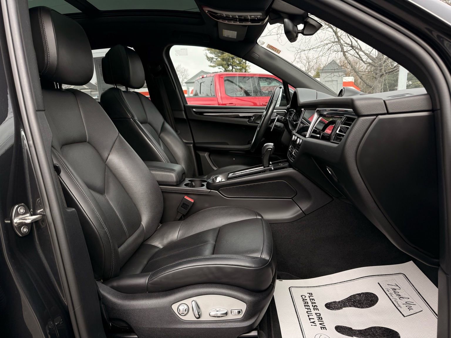 Used 2022 Porsche Macan image 17