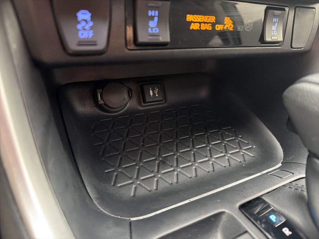 Used 2019 Toyota RAV4 XLE image 34