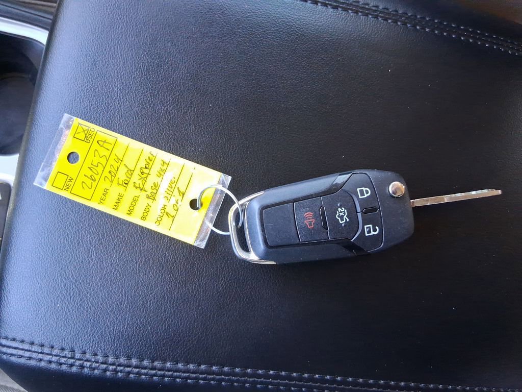 Used 2024 Ford Explorer 4WD image 27