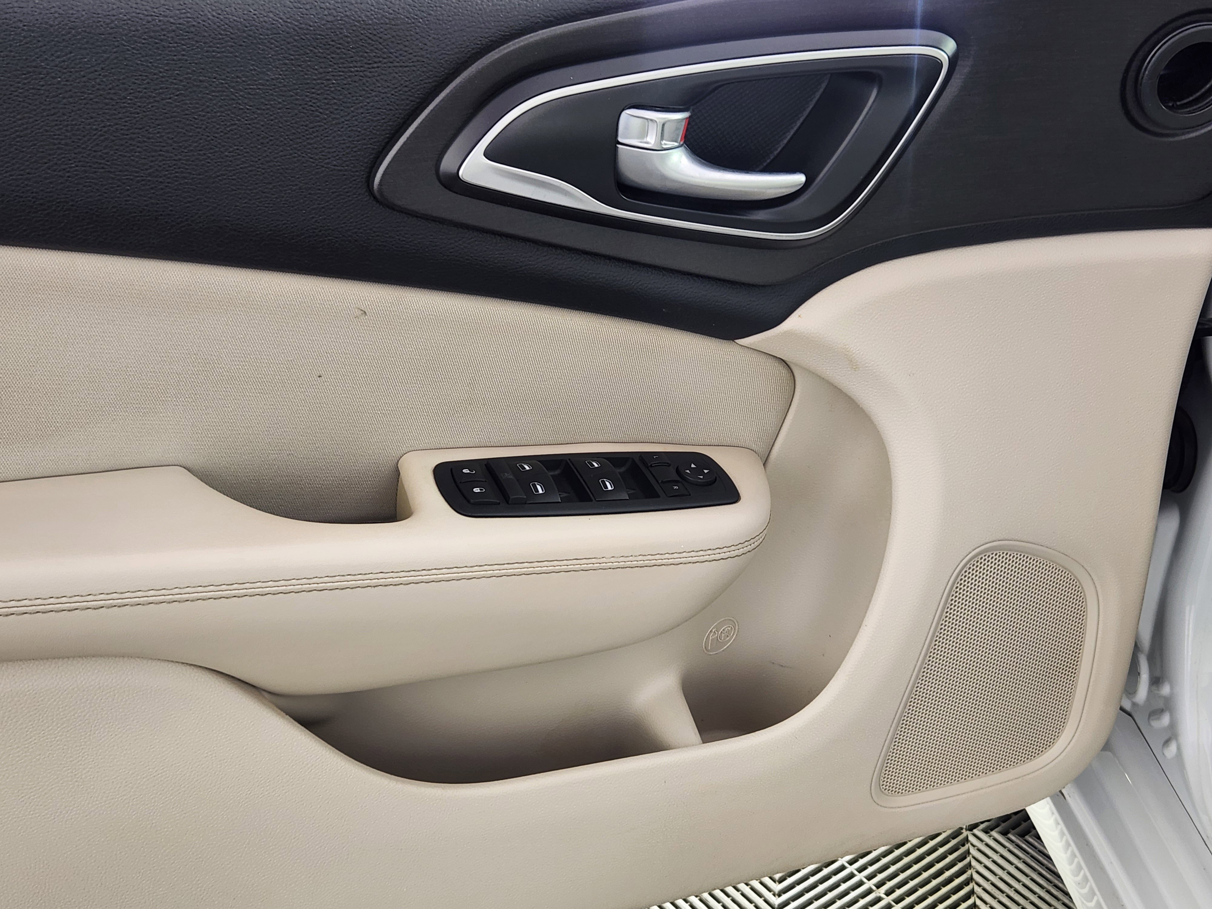 Used 2016 Chrysler 200 LX image 16