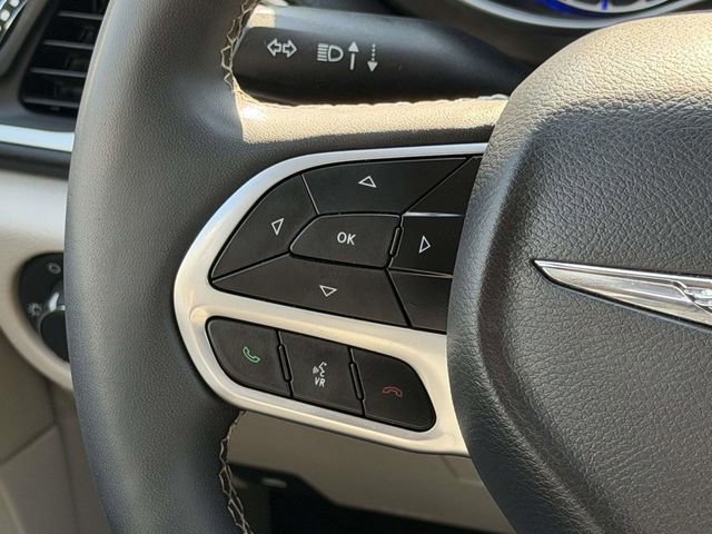 Used 2024 Chrysler Pacifica Touring-L image 20
