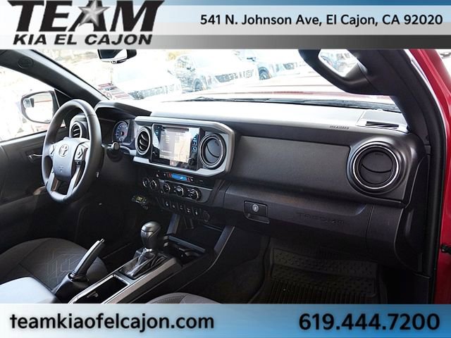 Used 2017 Toyota Tacoma TRD Sport AWD/4WD image 10