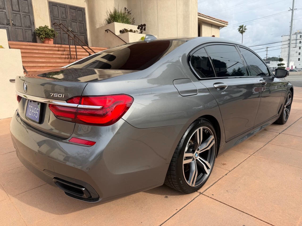 Used 2018 BMW 750i image 4