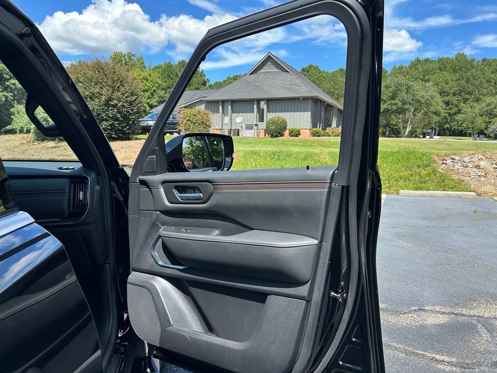 Used 2025 Nissan Armada Platinum Reserve RWD image 74