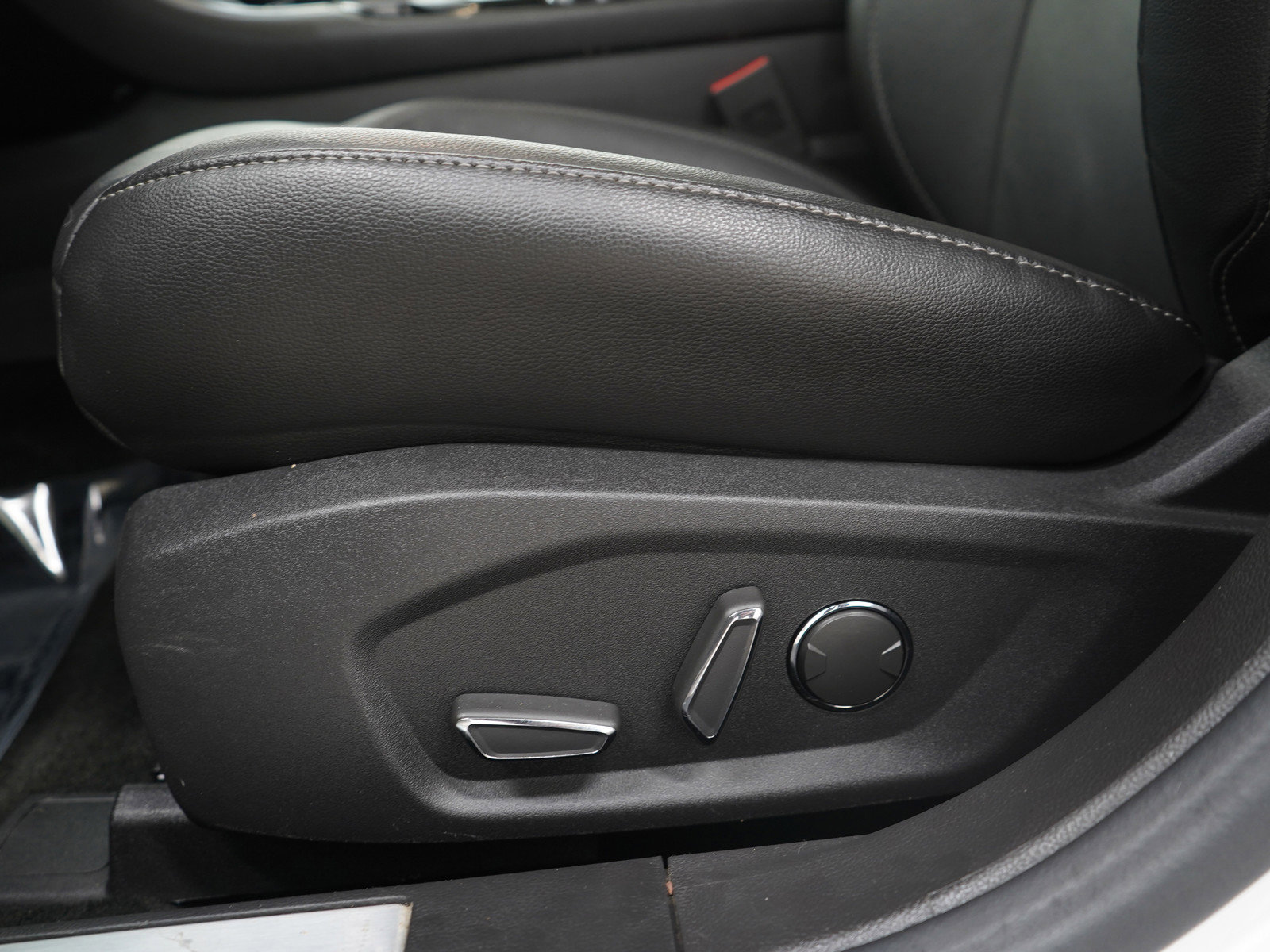 Used 2016 Ford Fusion Titanium image 22