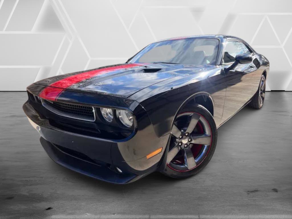 Used 2013 Dodge Challenger SXT RWD image 1