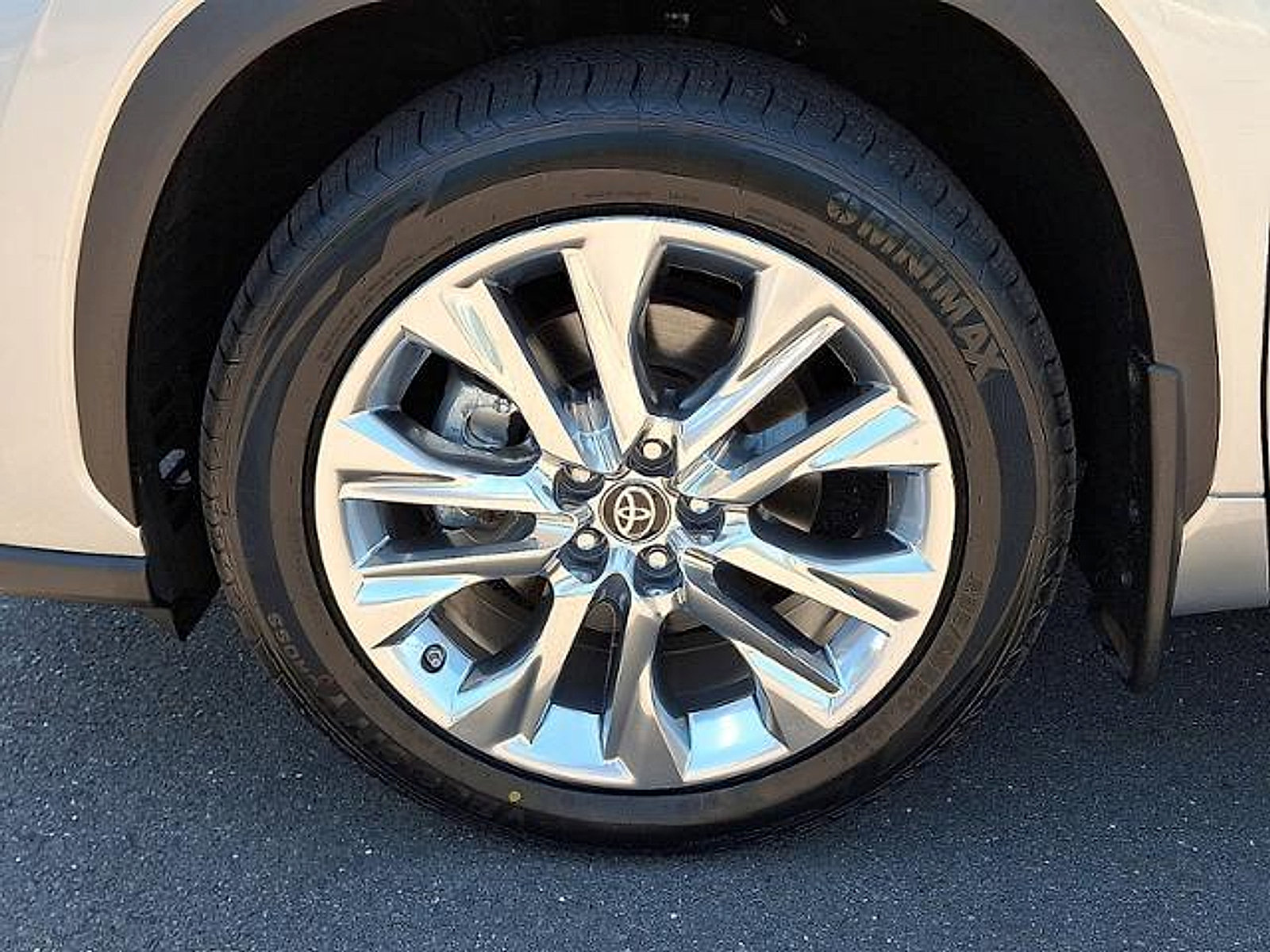 Used 2024 Toyota Highlander Limited AWD/4WD image 28