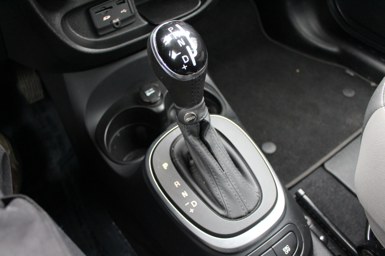 Used 2014 FIAT 500L Trekking w/ Popular Equipment Group image 28