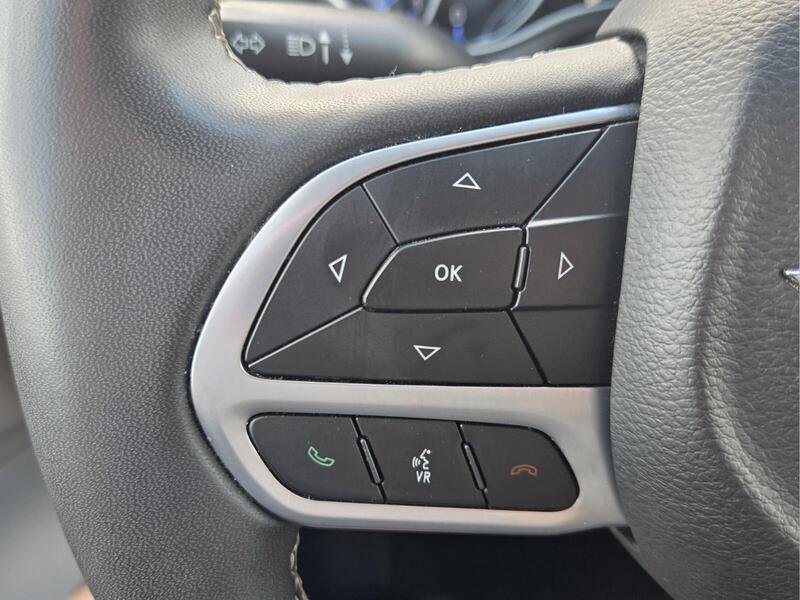 Used 2023 Chrysler Pacifica Touring-L FWD image 33