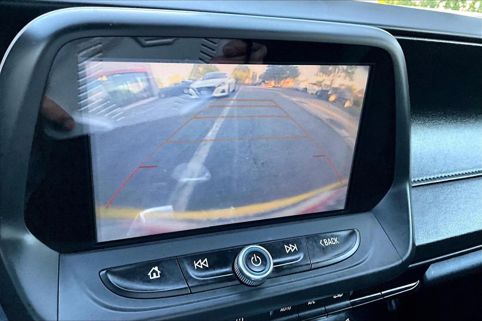 Used 2018 Chevrolet Camaro LT w/ Technology Package RWD image 19