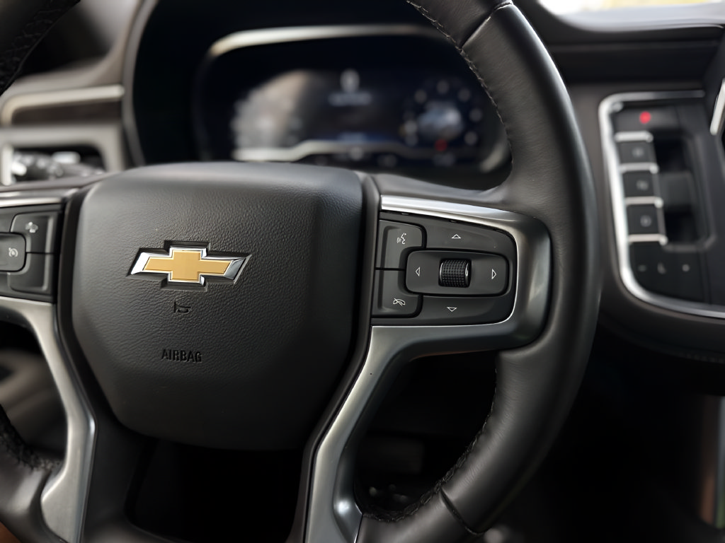 Used 2024 Chevrolet Suburban LT RWD image 10