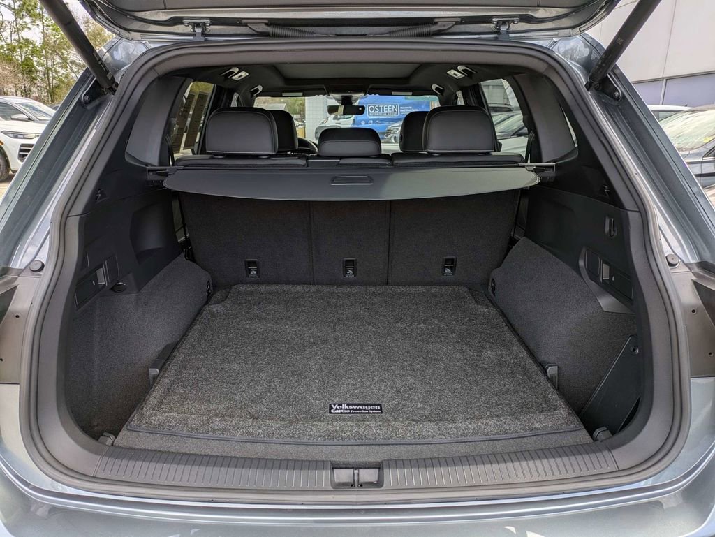 Certified 2023 Volkswagen Tiguan SEL R-Line image 13