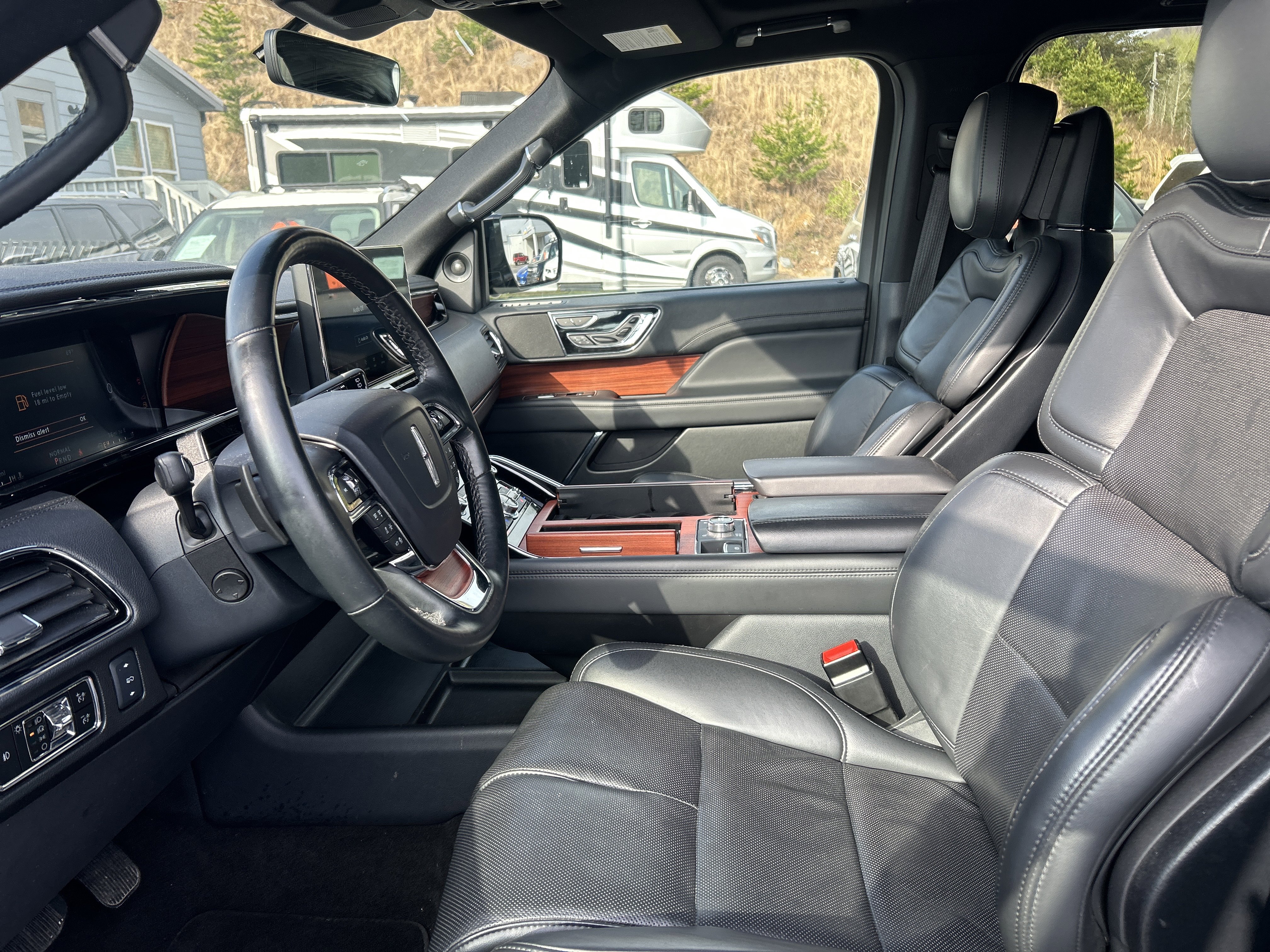 Used 2024 Lincoln Navigator Reserve image 19