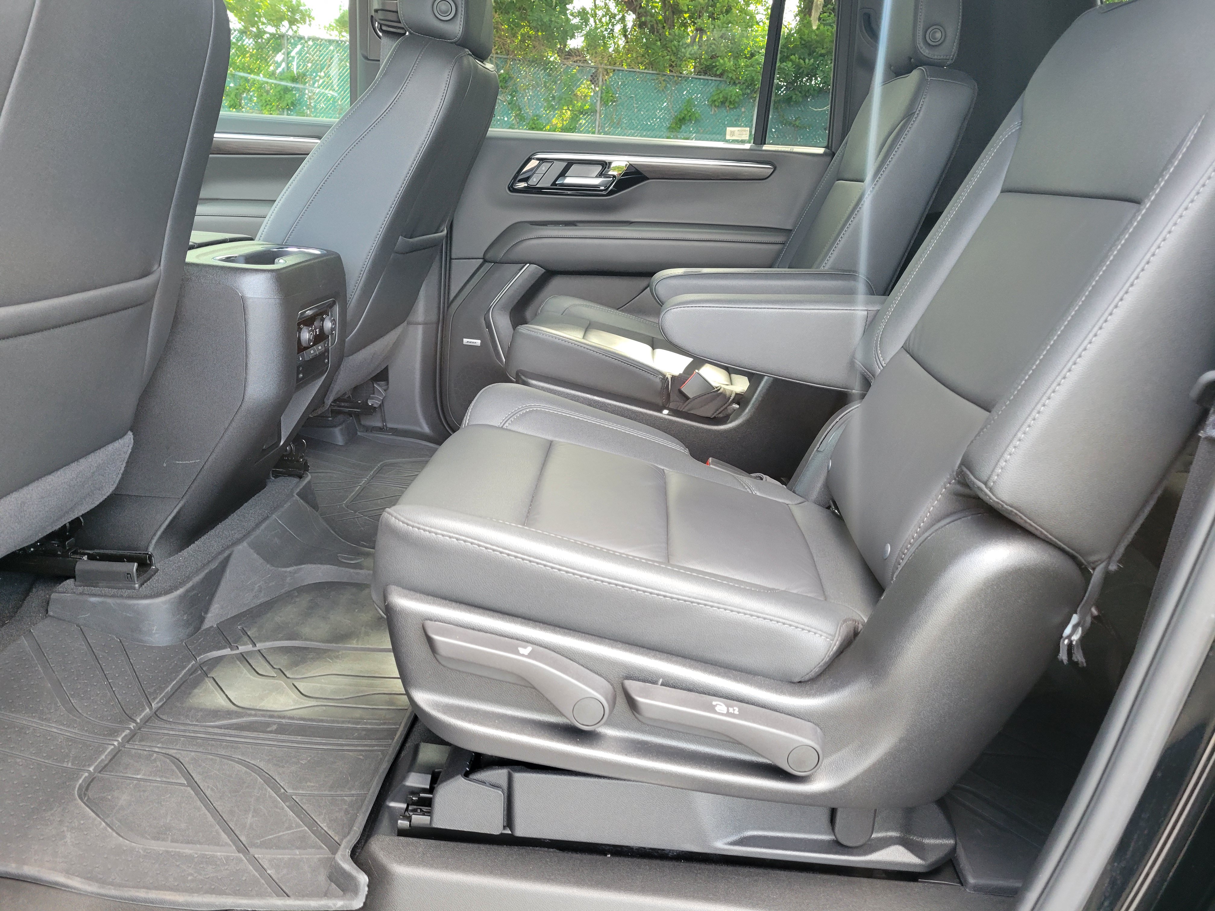 Used 2026 Chevrolet Suburban LT w/ Comfort Package RWD image 37