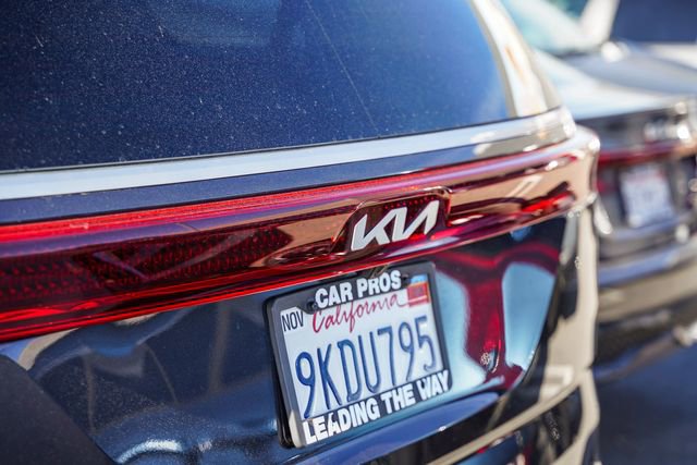 Certified 2024 Kia Carnival LX image 13