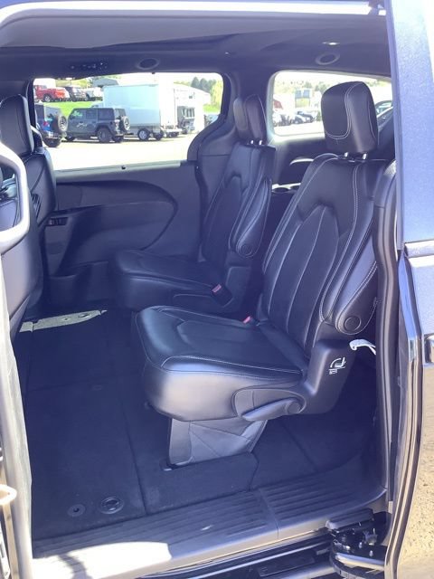 Certified 2023 Chrysler Pacifica Touring-L w/ S Appearance Package AWD/4WD image 21