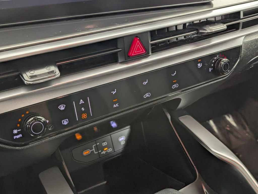 Used 2025 Kia Sorento LX image 20
