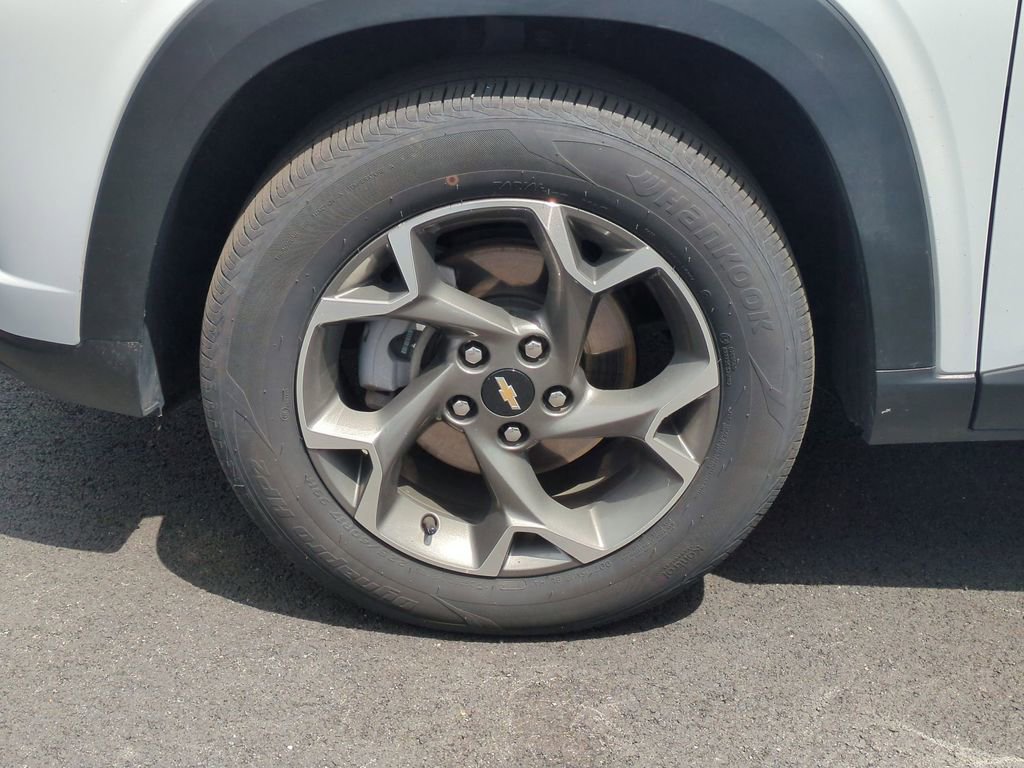 Used 2025 Chevrolet Trax LT w/ LT Convenience Package FWD image 27