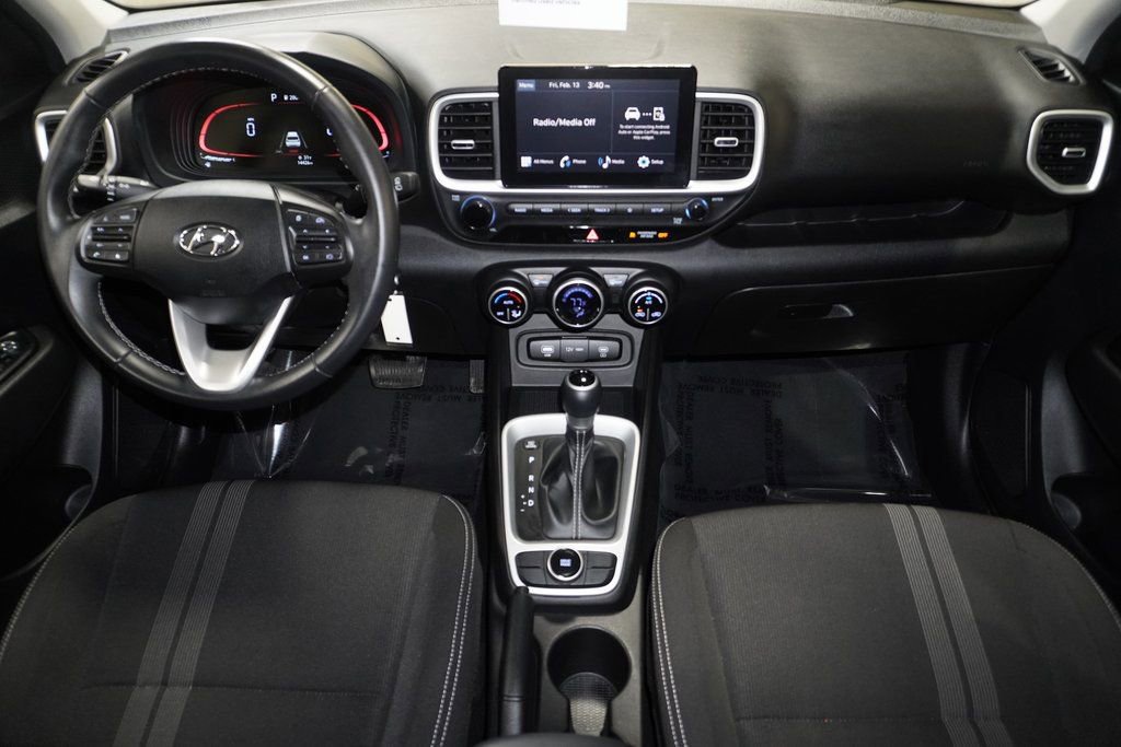 Certified 2023 Hyundai Venue SEL image 17