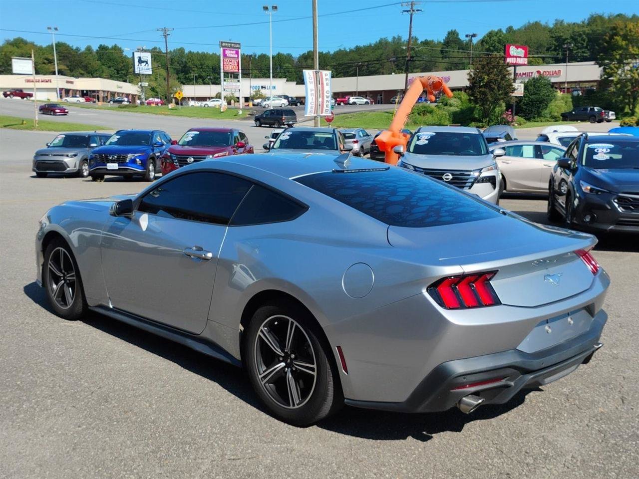 Used 2024 Ford Mustang Coupe RWD image 7
