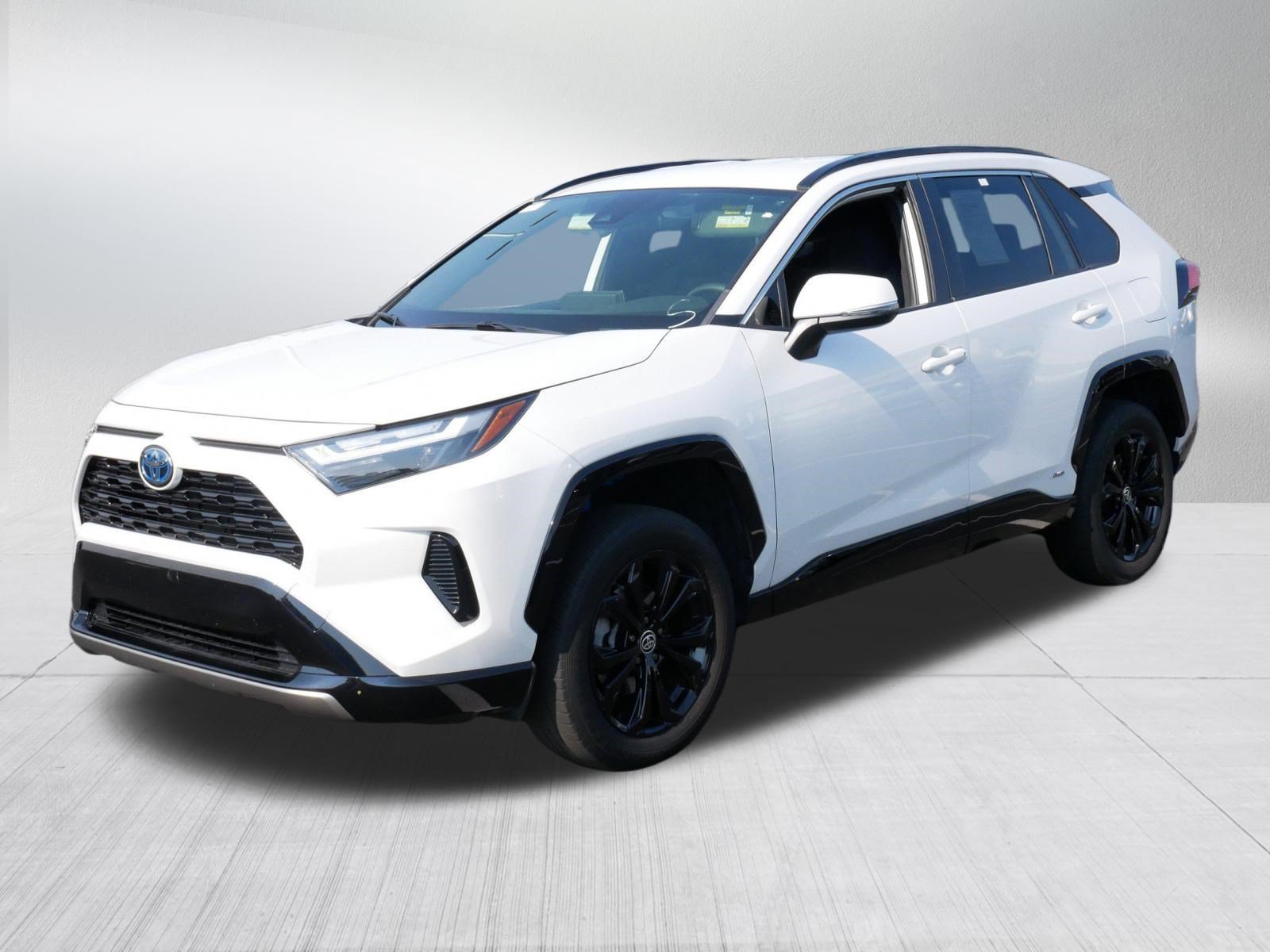 Certified 2024 Toyota RAV4 SE AWD/4WD image 3