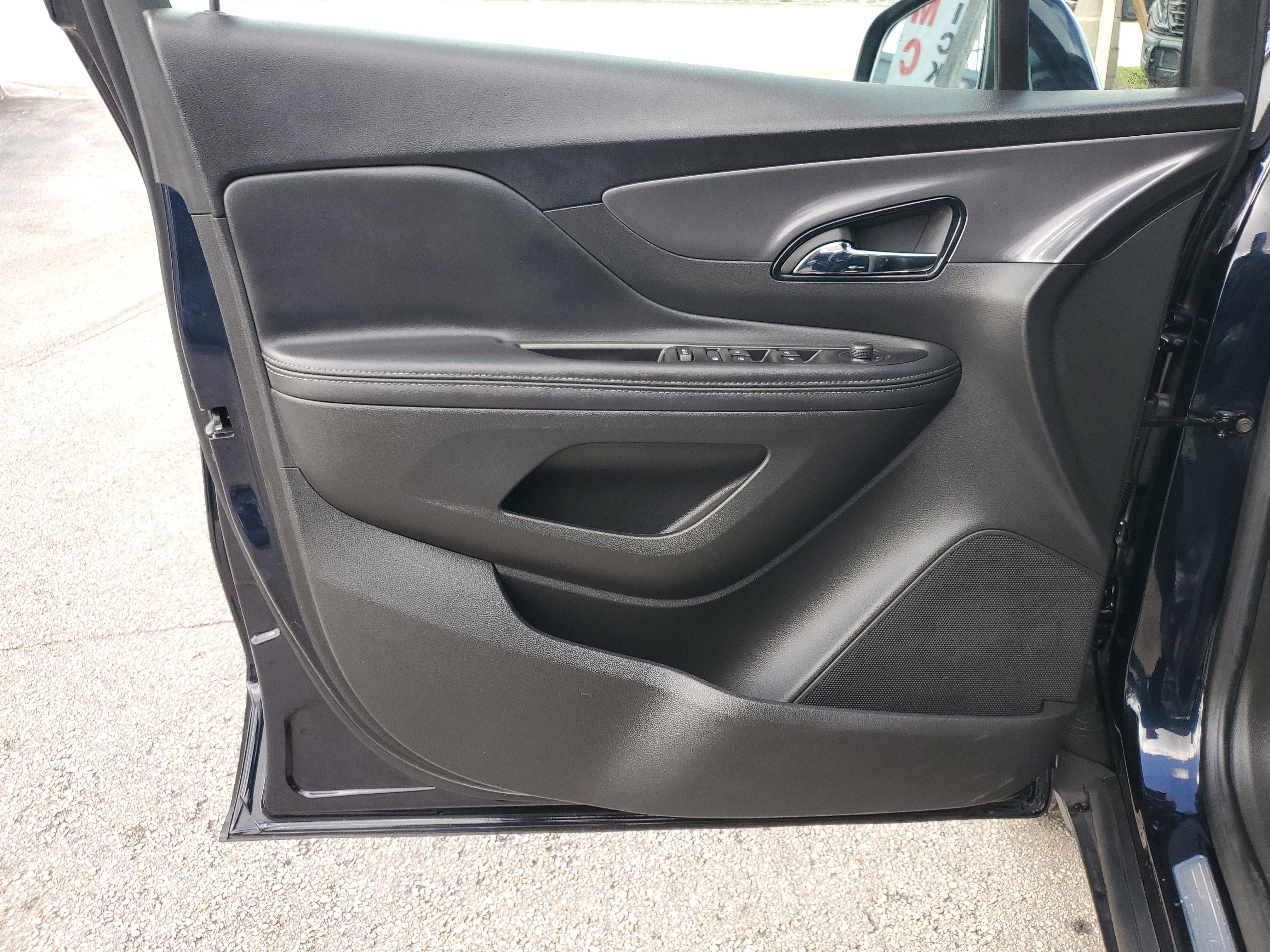 Used 2022 Buick Encore Preferred w/ Safety Package image 22