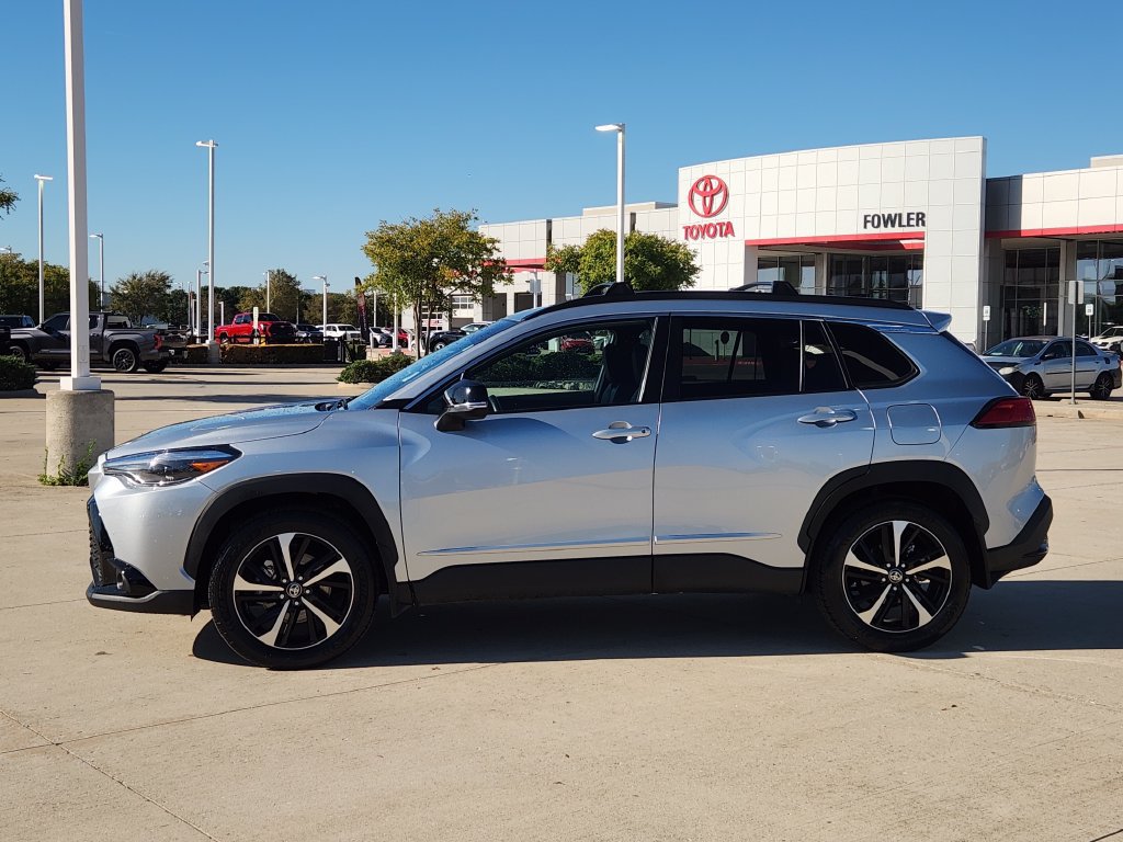 Used 2025 Toyota Corolla Cross AWD Hybrid w/ Convenience Package image 8
