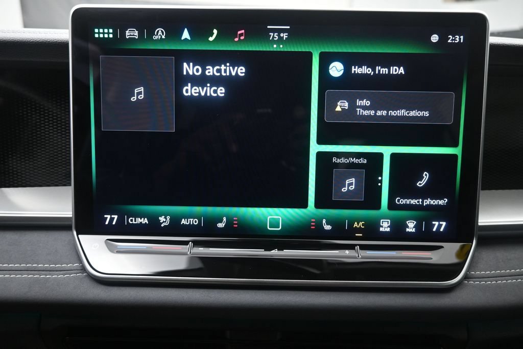 Used 2025 Volkswagen Tiguan SE FWD image 11