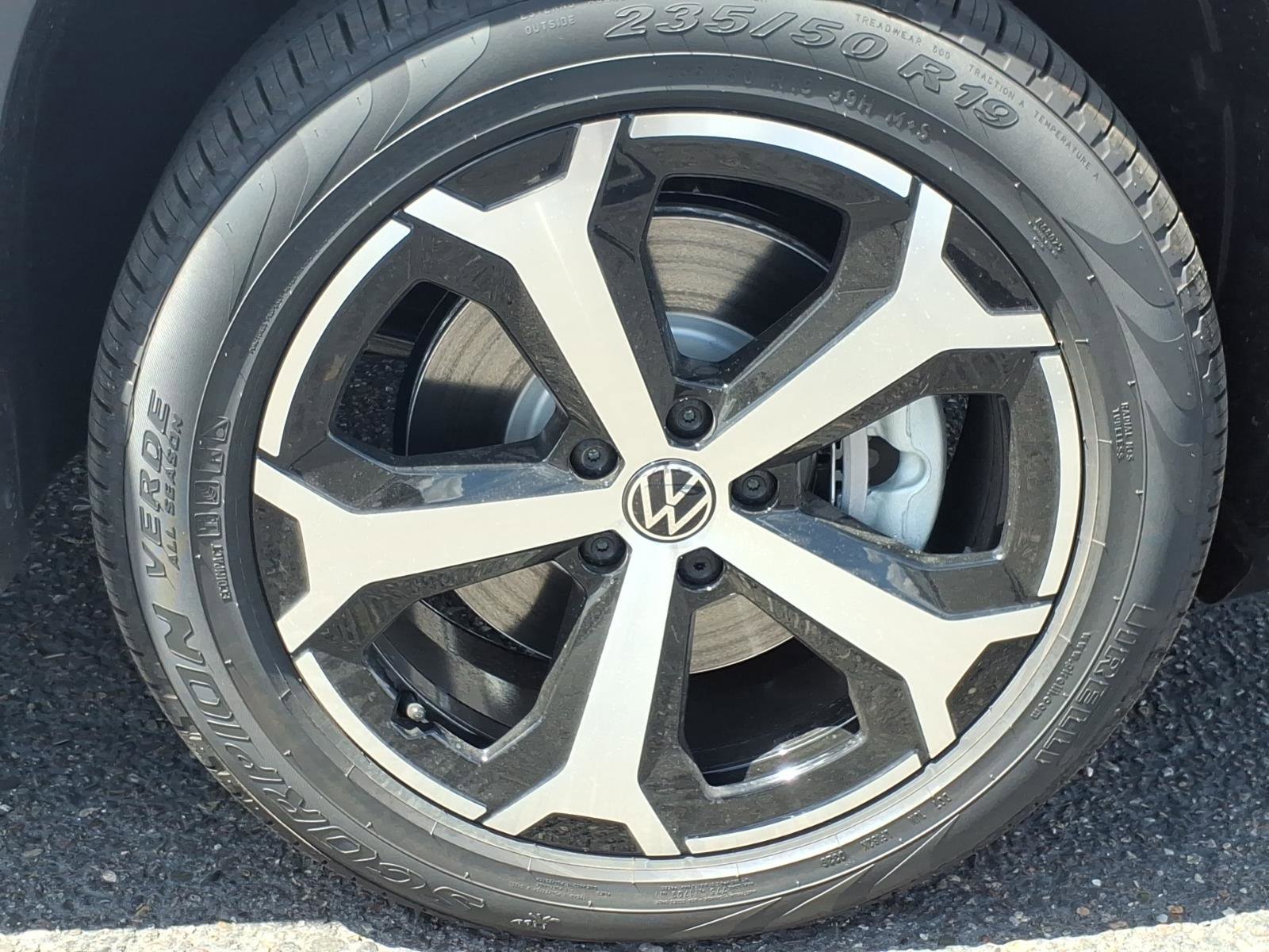 New 2026 Volkswagen Tiguan SE image 9