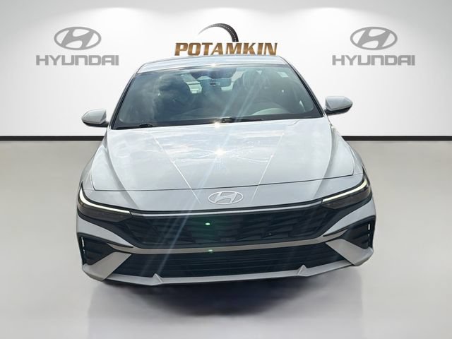 Certified 2025 Hyundai Elantra SE FWD image 2
