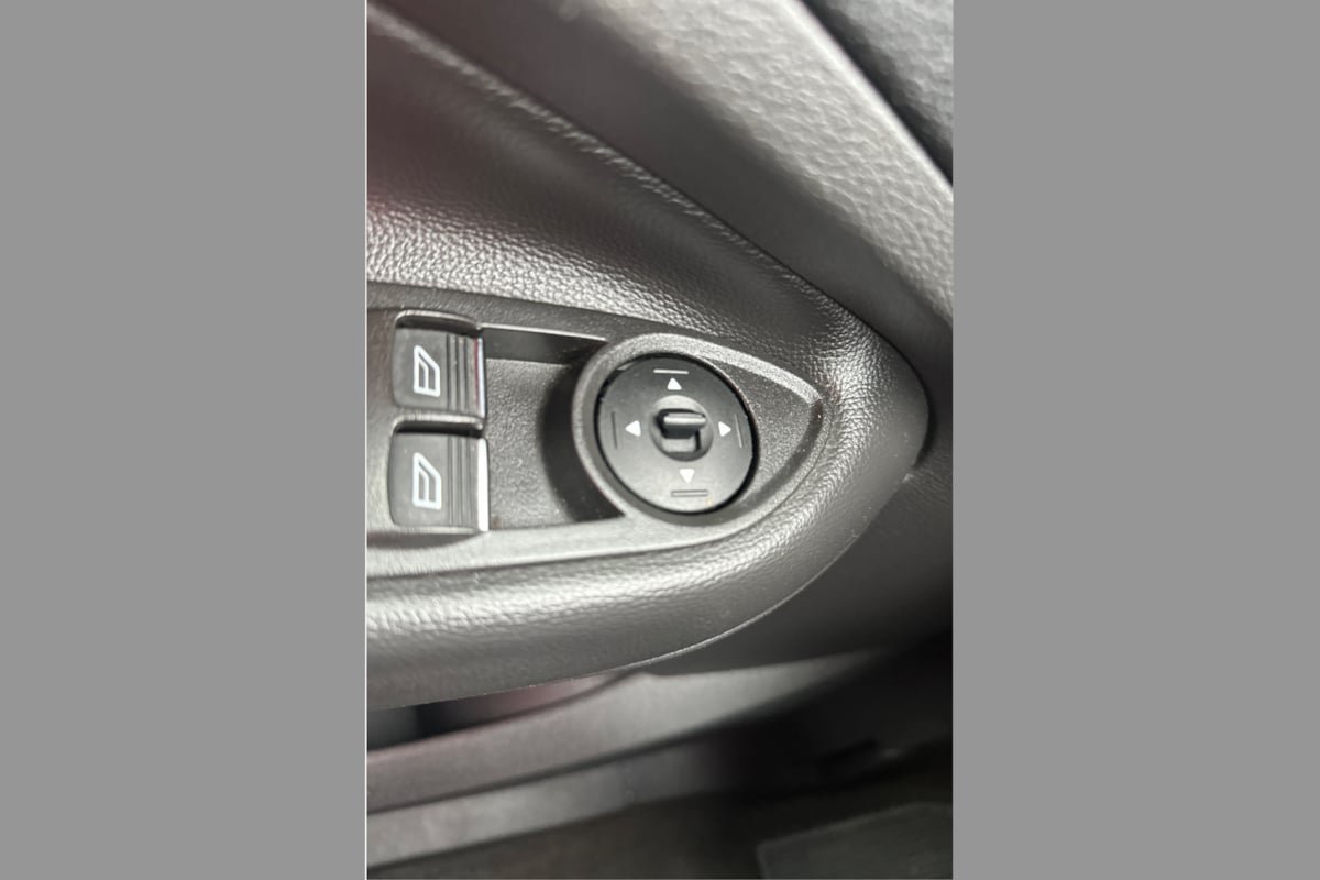Used 2017 Ford Escape SE w/ Equipment Group 201A AWD/4WD image 42