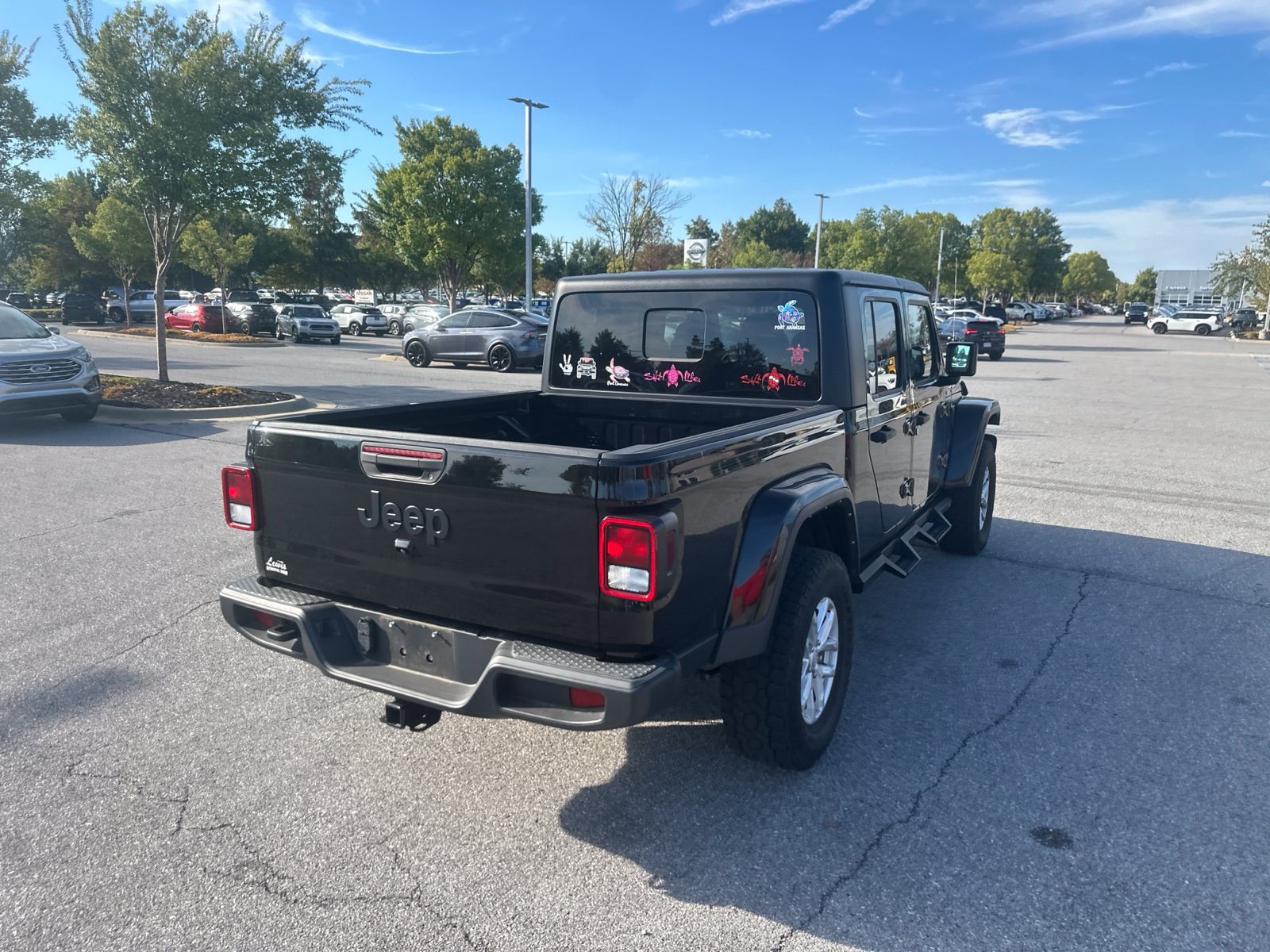 Used 2023 Jeep Gladiator Sport AWD/4WD image 5
