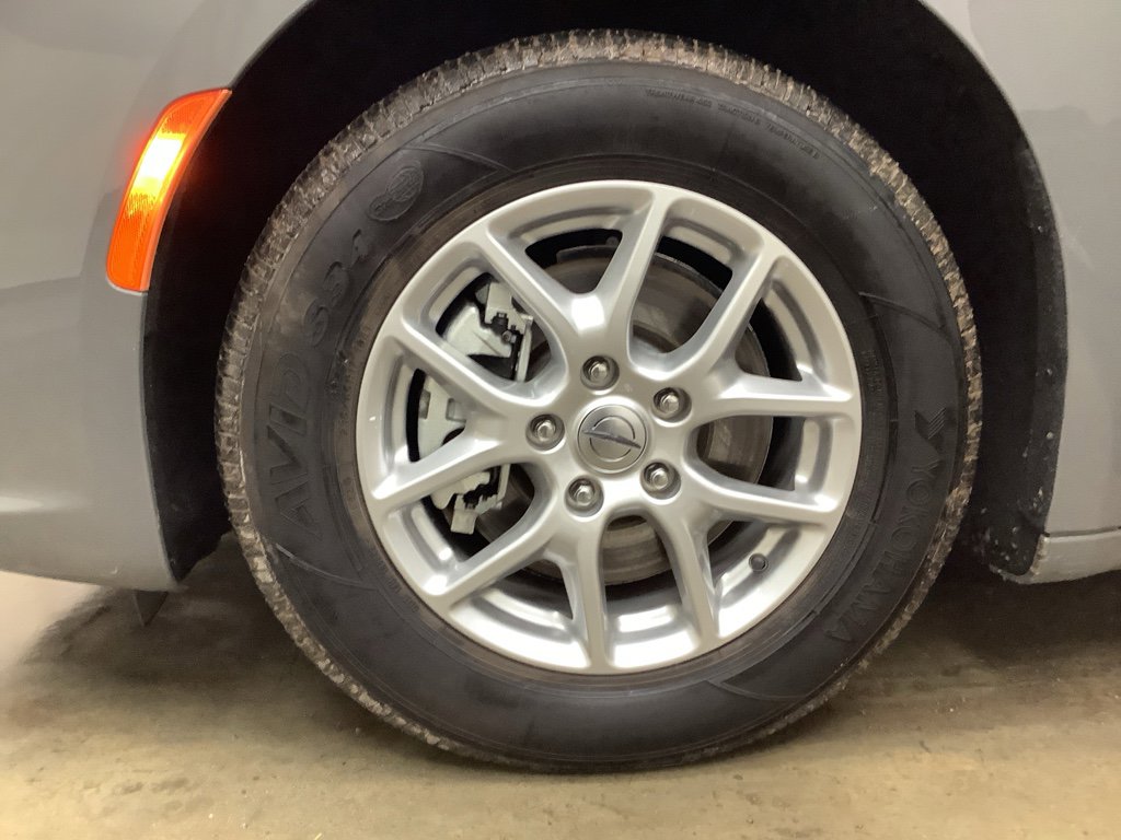 Used 2025 Chrysler Pacifica Select image 26