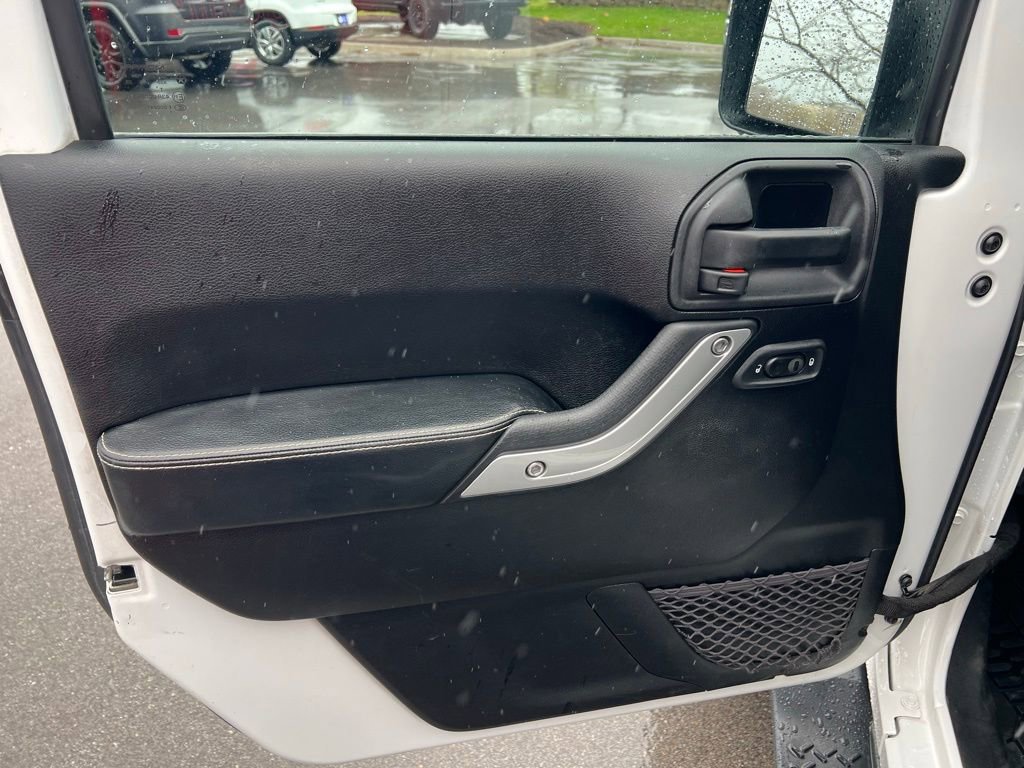 Used 2013 Jeep Wrangler Unlimited Sport image 14