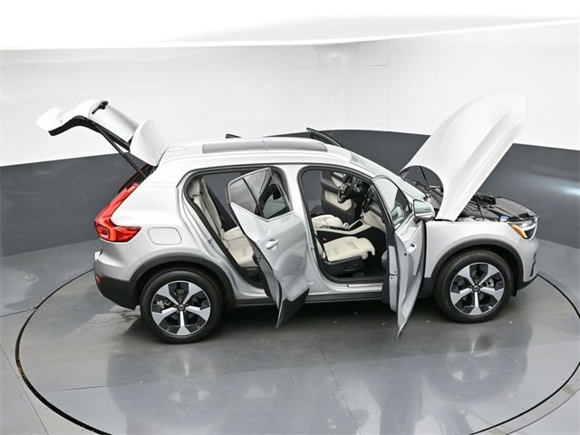 Used 2024 Volvo XC40 B5 Plus w/ Protection Package Premier image 48