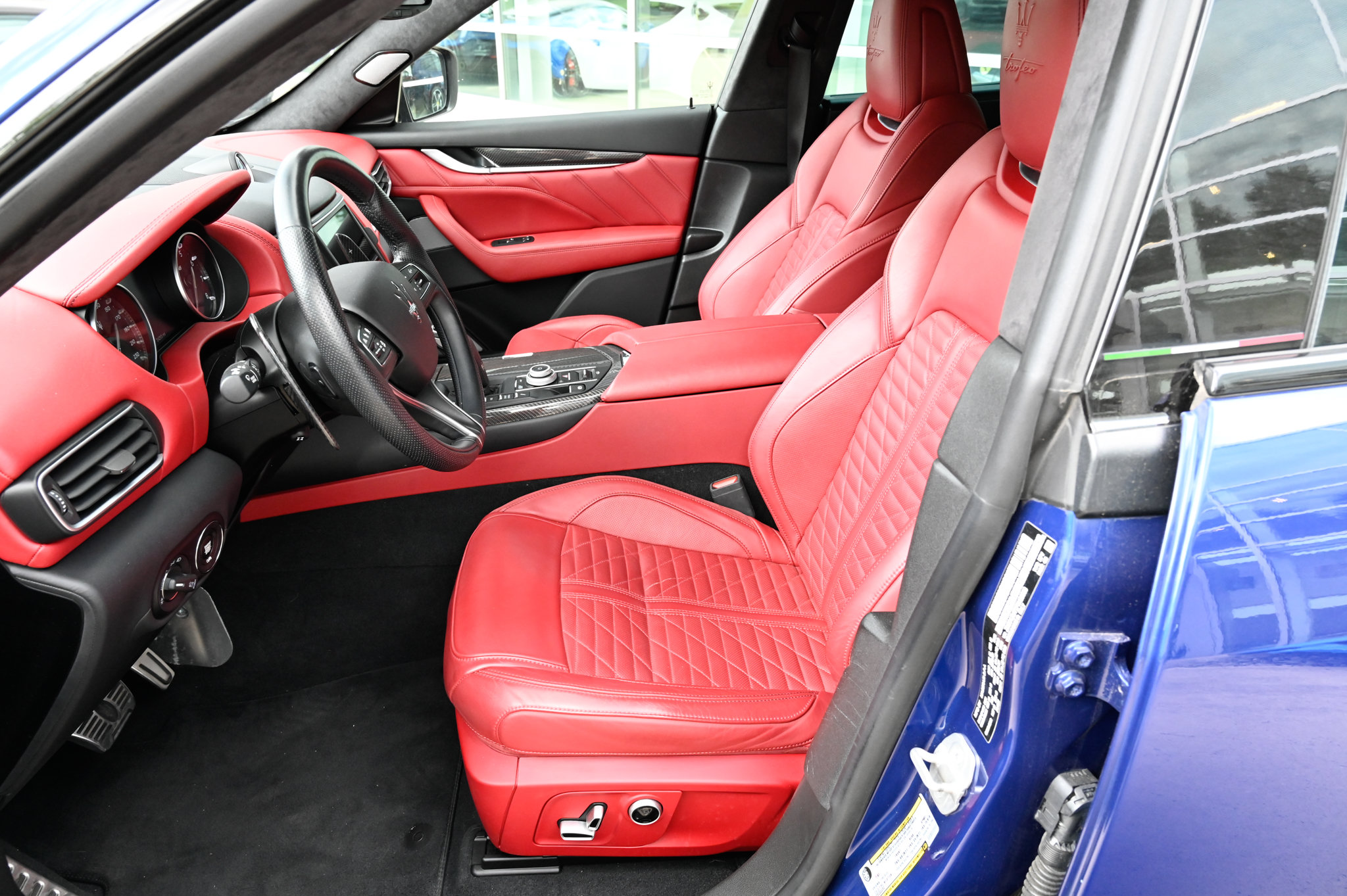 Used 2023 Maserati Levante Trofeo AWD/4WD image 17