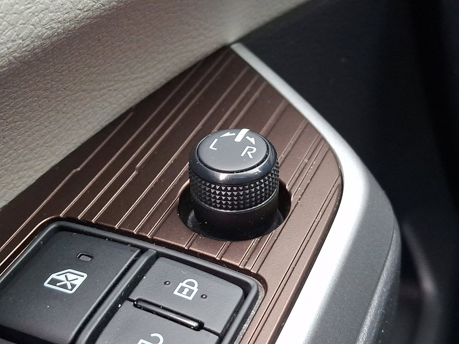 Used 2023 Toyota Sienna XLE AWD/4WD image 32