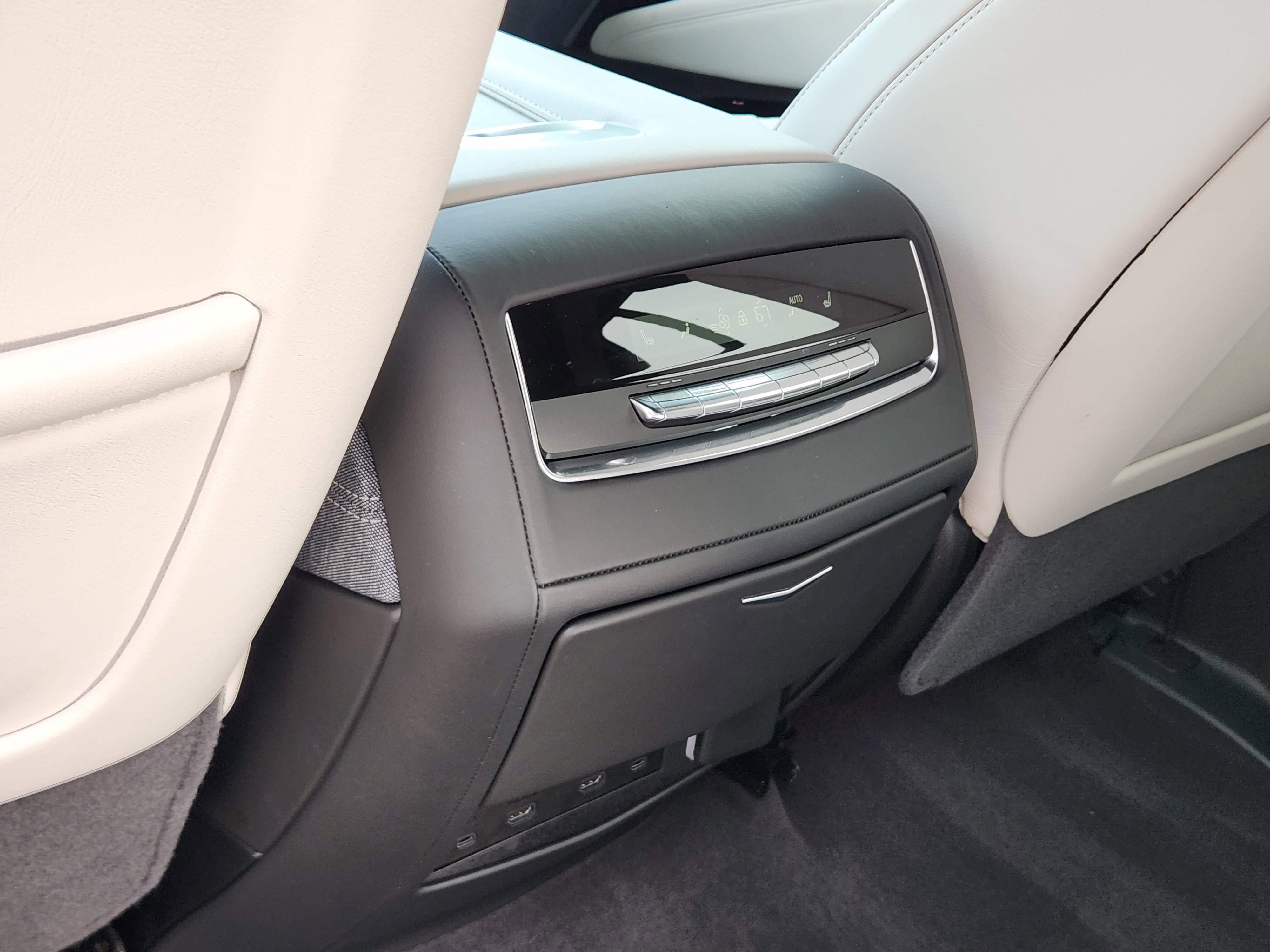 Used 2025 Cadillac Escalade Sport Platinum w/ LPO, Floor Liner Package image 32