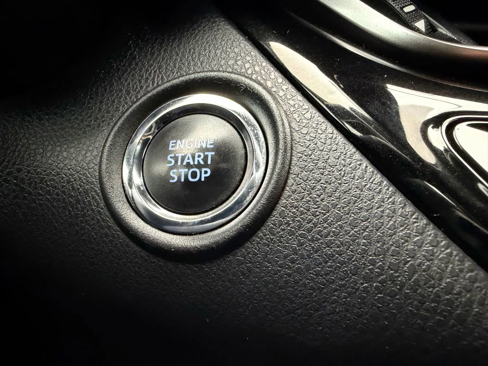 Used 2019 Toyota C-HR XLE image 34