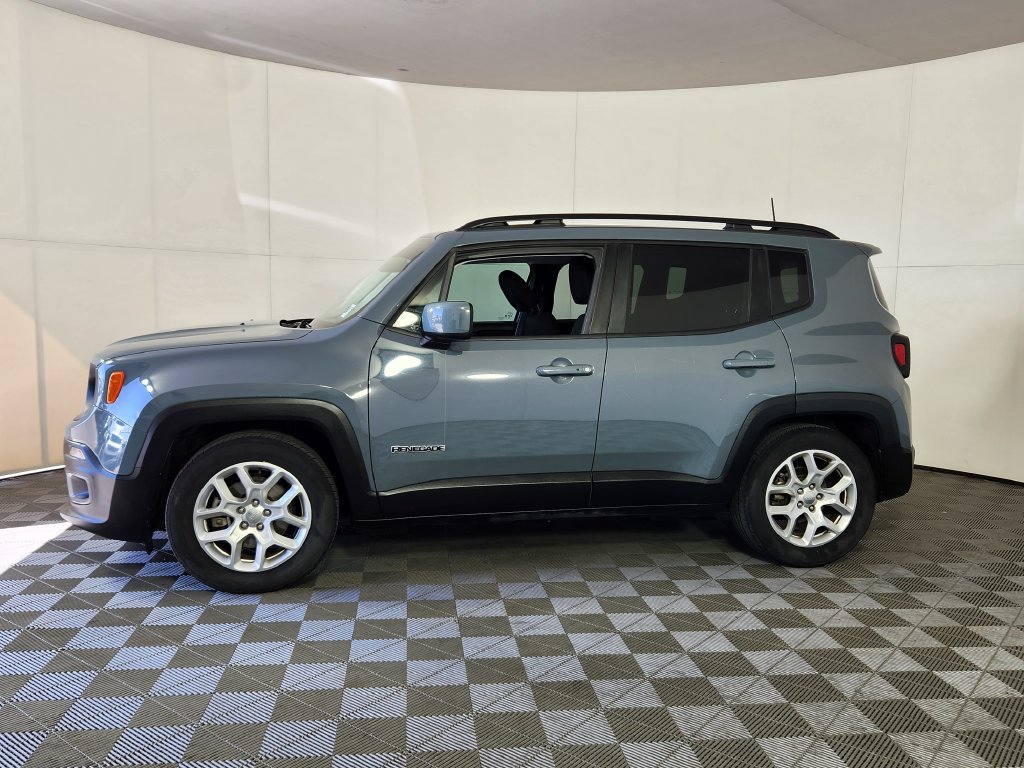 Used 2017 Jeep Renegade Latitude w/ Popular Equipment Group FWD image 4