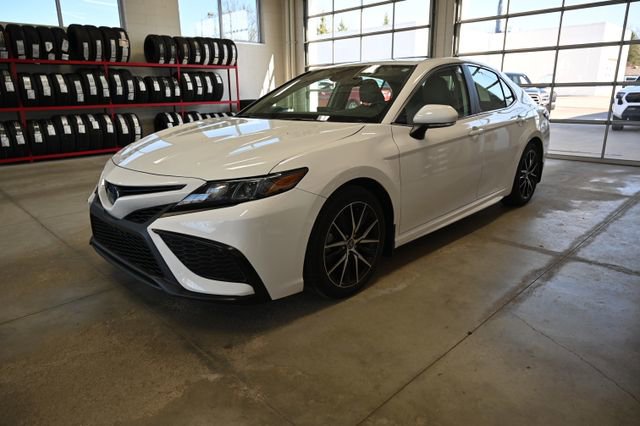 Used 2023 Toyota Camry SE w/ Cold Weather Package image 8